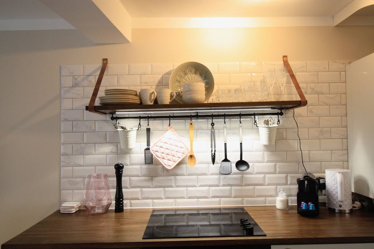 Apartment Maxim | Dapur pribadi | Mesin pembuat kopi/teh, lemari es, kompor, dan ketel listrik