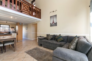 Departamento exclusivo | Área de sala de estar | Televisión de pantalla plana 