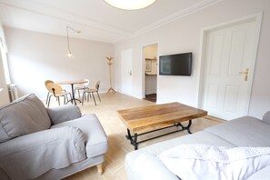 Apartment No_3 | Wohnbereich | Flachbildfernseher