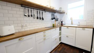 Apartment No_3 | Private kitchen | Fridge, stovetop, dishwasher, coffee/tea maker