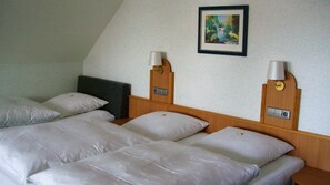Cortinas blackout, cunas, camas plegables/adicionales y wifi gratis