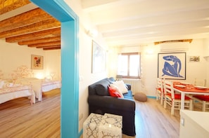 Apartment, 2 Schlafzimmer | 2 Schlafzimmer, Bügeleisen/Bügelbrett, kostenloses WLAN, Bettwäsche