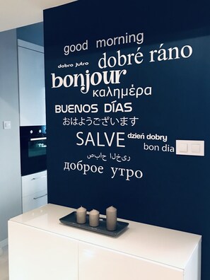 Apartament Deluxe, 1 dormitori, no fumadors, cuina | Sala d'estar | Televisor de pantalla plana