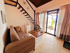 Perheullakkohuoneisto | Minibaari, tallelokero huoneessa, yksilöllisesti sisustettu