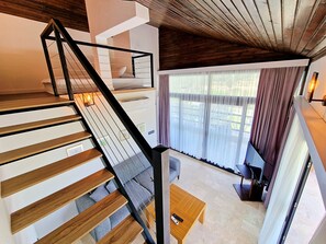 Royal-sviitti | Minibaari, tallelokero huoneessa, yksilöllisesti sisustettu