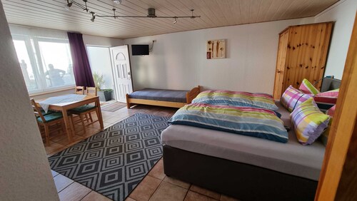 Nichtraucher -Mehrbettzimmer mit Dusche und WC - Gästehaus Gravell