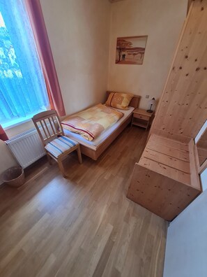 Single Room | Free WiFi, bed sheets