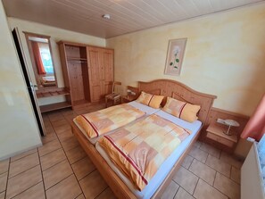 Double Room | Free WiFi, bed sheets