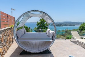 Villa, 5 Bedrooms | Terrace/patio