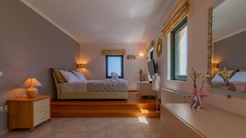 Villa, 5 slaapkamers | 5 slaapkamers, een bureau, gratis wifi, beddengoed