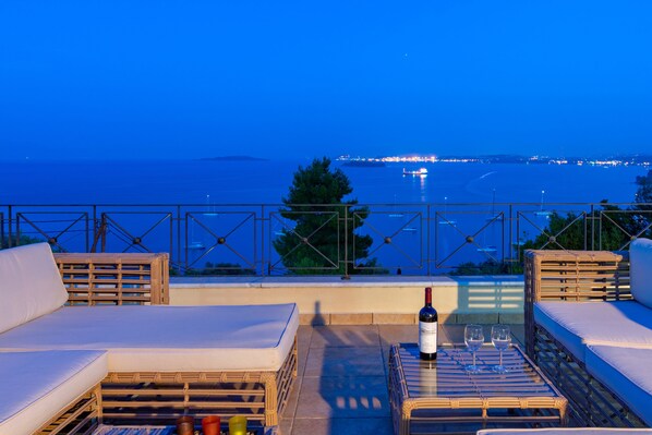 Villa, 5 Bedrooms | Terrace/patio
