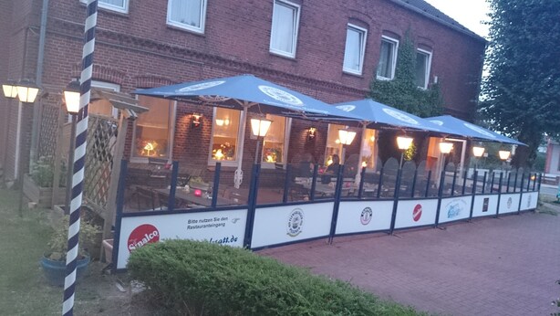 A restaurant with outdoor seating, a brick building, and a sign indicating it is part of the 'Signal' chain. - Catharinenberg (Molfsee)
