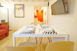 Appartement, 1 chambre | Restauration dans la chambre