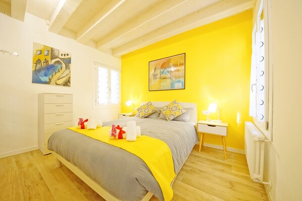 Appartement, 1 chambre | 1 chambre, fer et planche à repasser, accès au Wi-Fi (inclus)