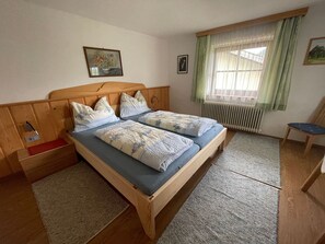 1 Schlafzimmer, Reisekinderbett, WLAN, Bettwäsche