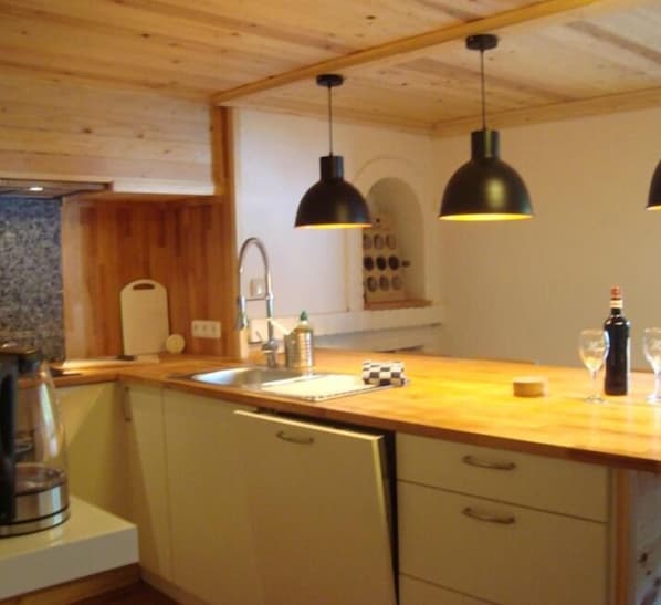 Apartment, 1 Bedroom, Balcony | Private kitchen | Fridge, microwave, oven, stovetop - Apartment Azalea (Winterberg)