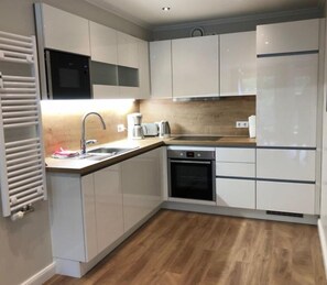 Apartment, 2 Bedrooms, Balcony | Private kitchen | Fridge, microwave, oven, stovetop - Apartment Pistenblume (Winterberg)