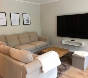 Apartment, 2 Bedrooms, Balcony | Living room