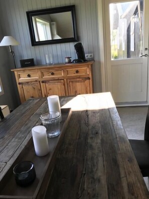 Bungalow familiar | Servicio de comidas en la habitación