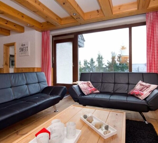 Apartment, 1 Schlafzimmer, Balkon | Wohnbereich | Flachbildfernseher