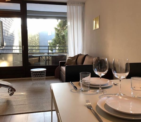Apartment, 1 Schlafzimmer, Balkon | Wohnbereich