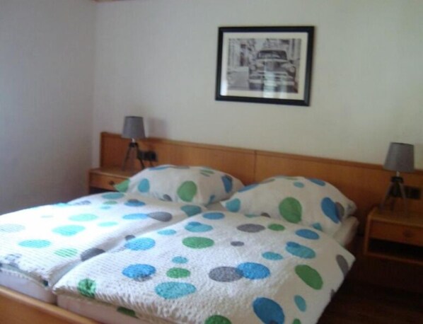 อพาร์ทเมนท์, 4 ห้องนอน | ห้องพักตกแต่งอย่างมีเอกลักษณ์, ห้องเก็บเสียง, Wi-Fi ฟรี, ผ้าปูที่นอน