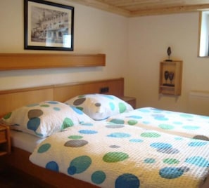 Apartment, 4 Schlafzimmer | Individuell dekoriert, schallisolierte Zimmer, kostenloses WLAN