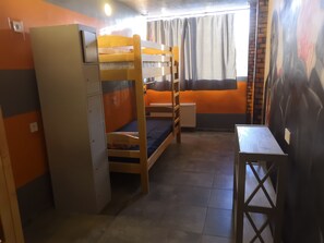 In-room safe, iron/ironing board, free WiFi, bed sheets - Graffiti Mega City Hostel (Kyiv)