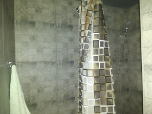 Shared Dormitory, Mixed Dorm (4 beds) | Bathroom shower - Graffiti Mega City Hostel (Kyiv)