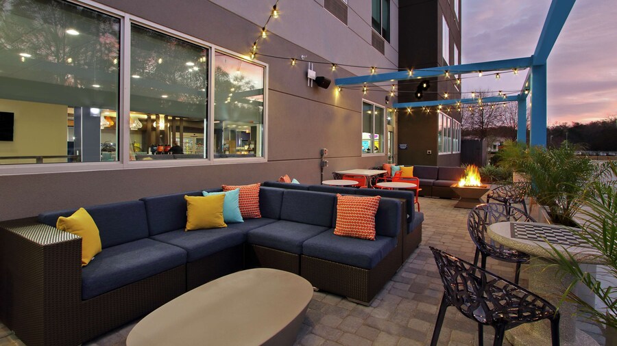 Tru by Hilton Mobile