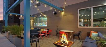 Tru by Hilton Mobile