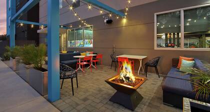 Tru by Hilton Mobile