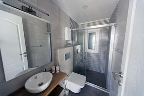 Dusche, Regendusche, kostenlose Toilettenartikel, Haartrockner