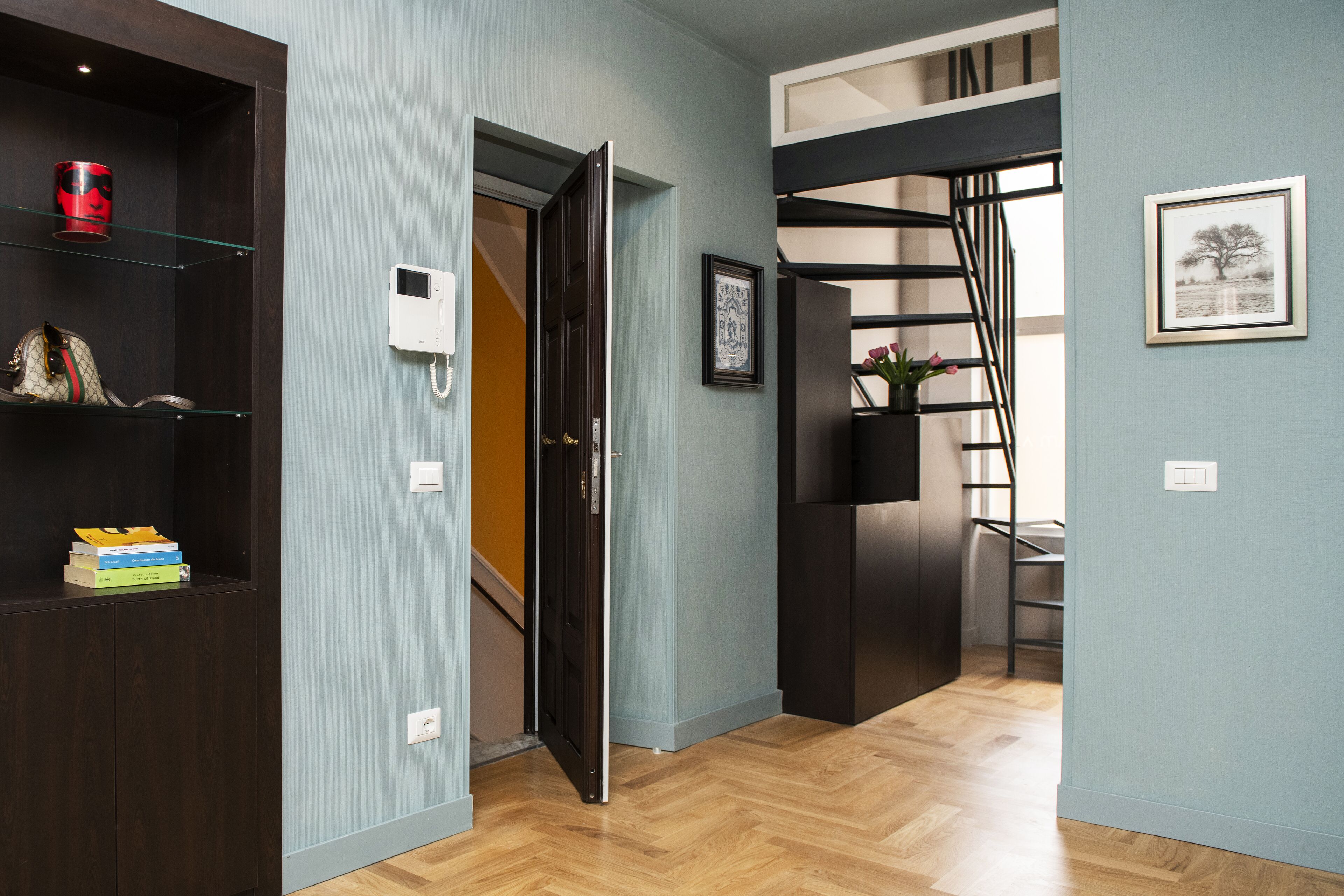 panoramic apartment, annex building (piazza di spagna 66) | living area | flat-screen tv