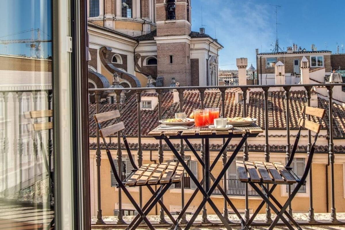スタンダード ルーム ダブルベッド 1 台 バルコニー 別館 (Via del Corso 112) | ミニバー、セーフティボックス (室内)、遮光カーテン、アイロン / アイロン台