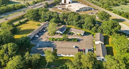 Founder's Brook Motel and Suites