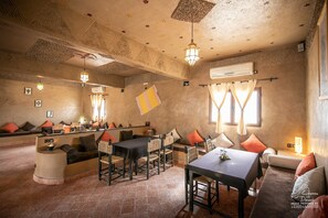 Breakfast, lunch, dinner served; Moroccan cuisine  - L'Homme du Désert (Taouz)