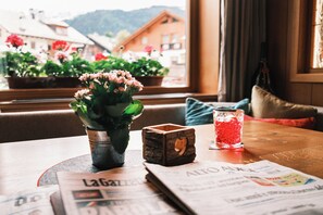 Bar (on property) - Kristiania Small Dolomites Hotel (Selva di Val Gardena)