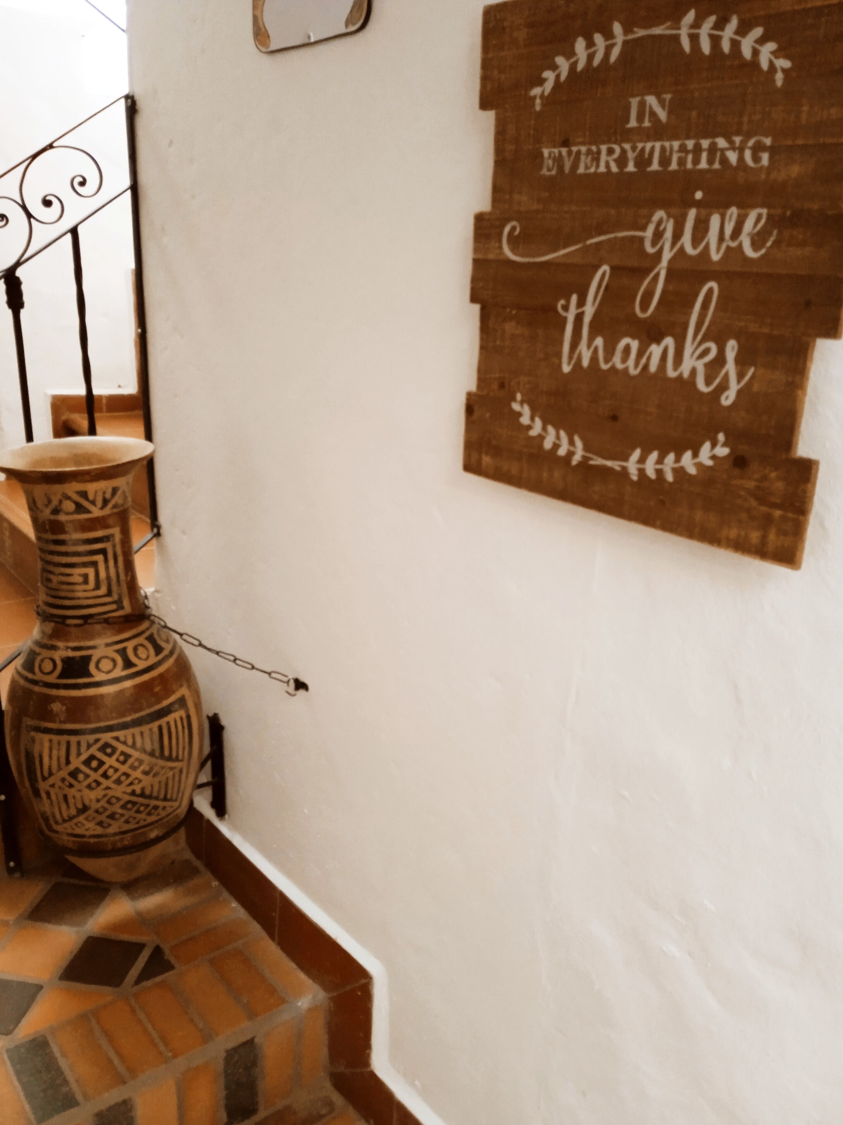 32-inch flat-screen tv with cable channels, tv, heated floors