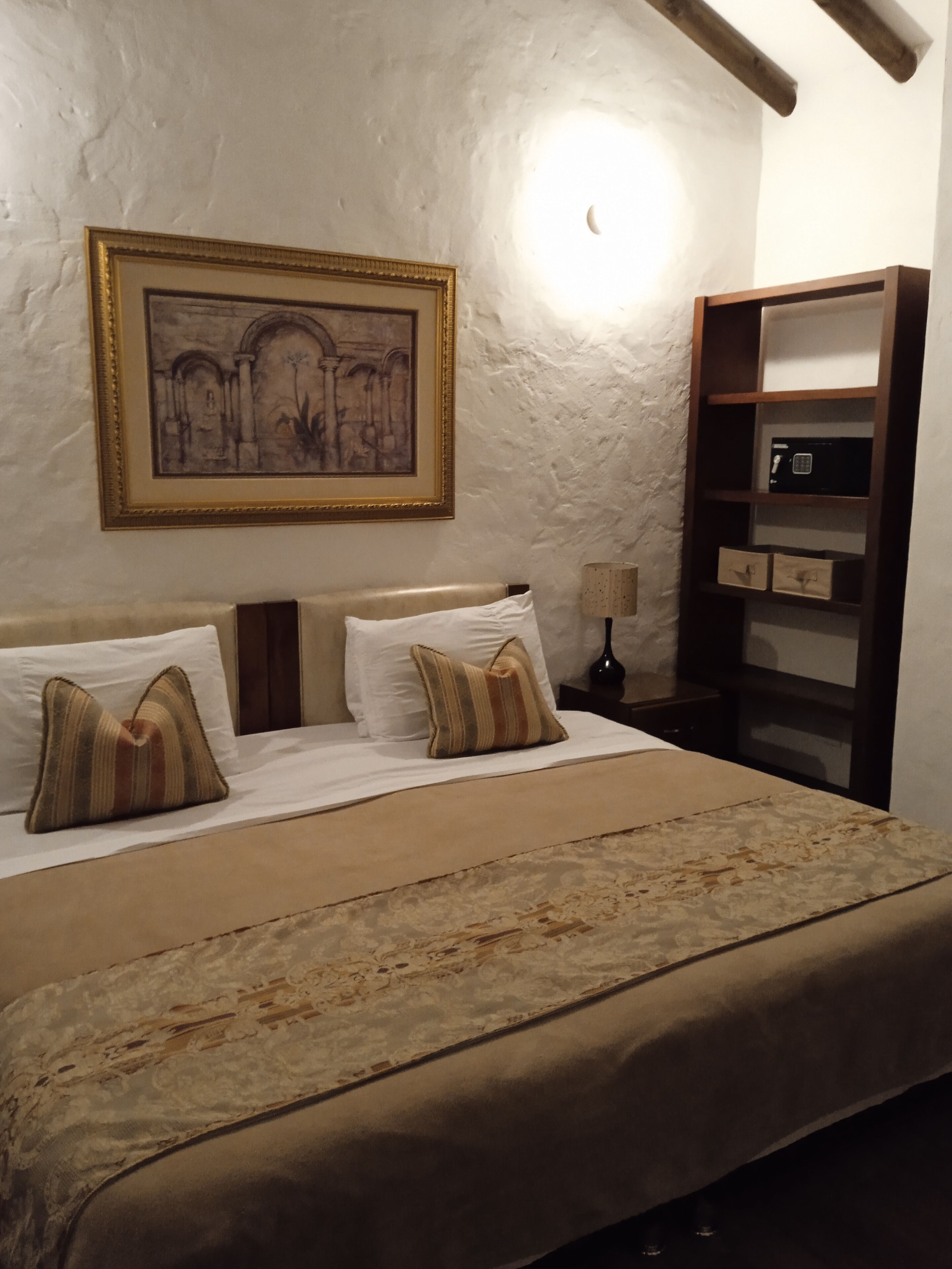 deluxe suite, 1 bedroom | 1 bedroom, premium bedding, down duvets, individually decorated