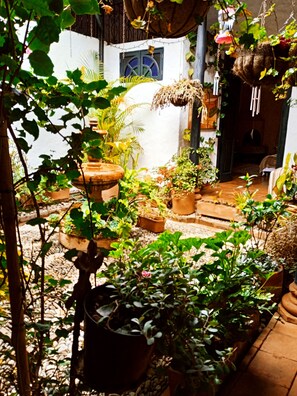 En 32-tommers Flatskjerm-TV med kabel-kanaler samt TV og oppvarmet gulv