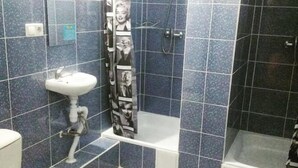 A bathroom with a toilet, sink, and shower area. - Yourhostel Saperka (Kyiv)