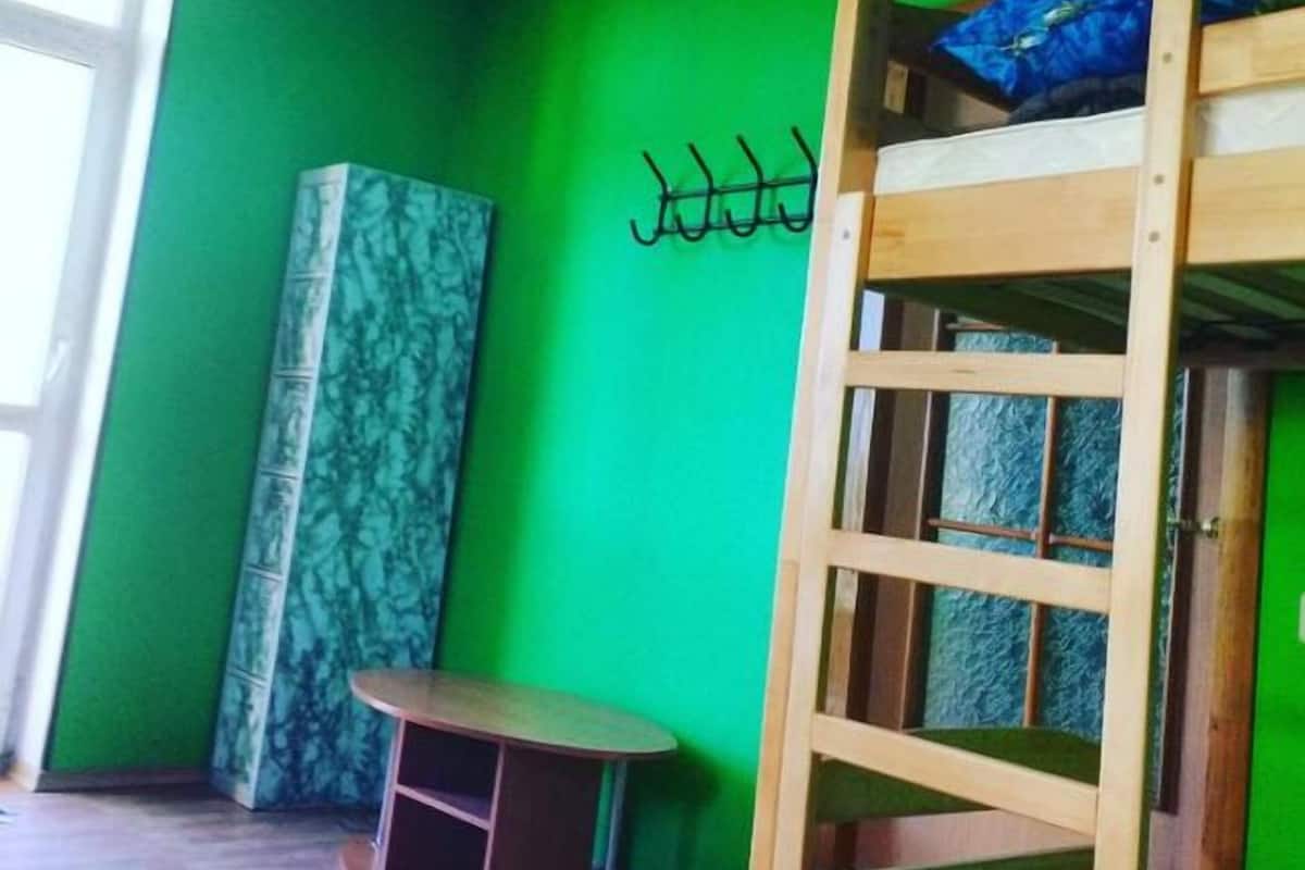 Cofres nos quartos, ferros/tábuas de passar roupa, Wi-Fi de cortesia