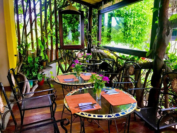 Restaurant - Casa del Lago Lodging House (Puerto Ayora)