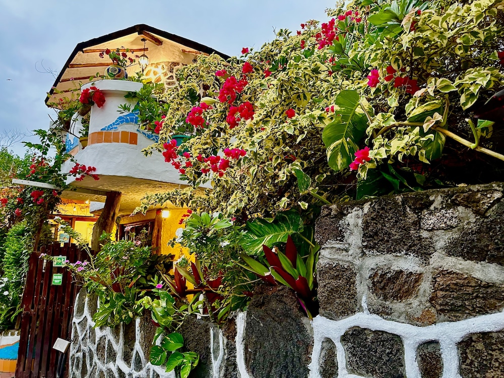 CASA DEL LAGO LODGING HOUSE by null