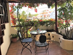 Del Lago Suite | Terrace/patio - Casa del Lago Lodging House (Puerto Ayora)