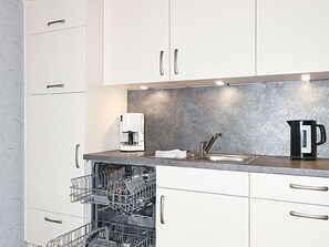 Køleskab, mikrobølgeovn, ovn