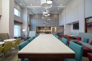 Lobby - Hampton Inn & Suites Kutztown (Kutztown)