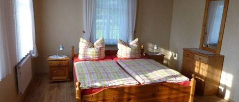 1 bedroom, travel cot, WiFi