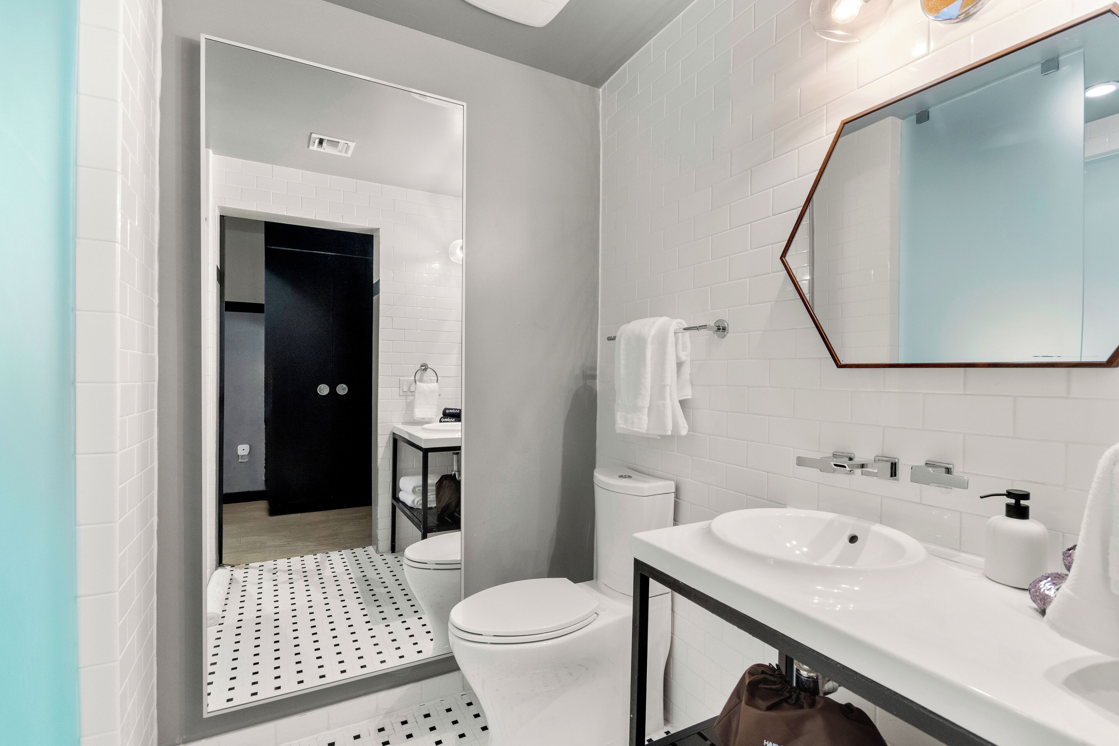 shower, rainfall showerhead, free toiletries, hair dryer